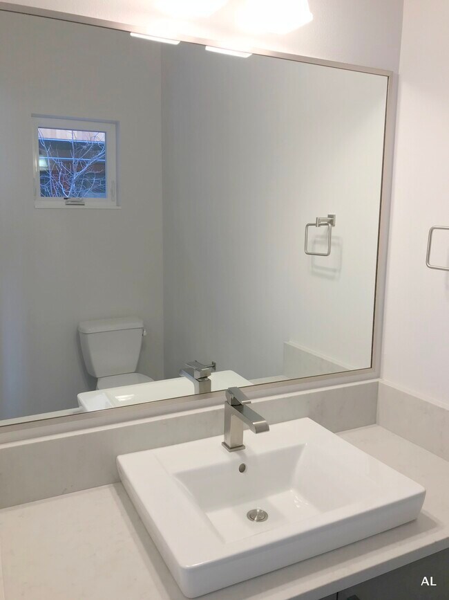 Foto del edificio - 3300 NE 65th St