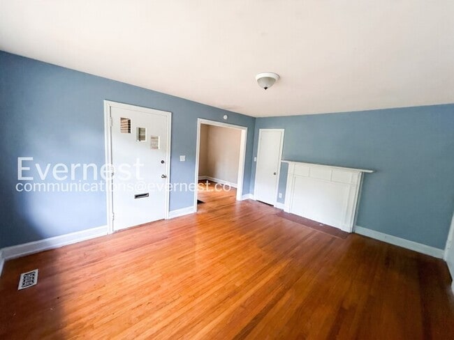 Building Photo - 848 Vanderbilt St