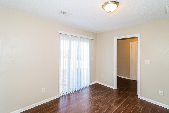 Foto del edificio - 4658 Sweet Whisper Ln