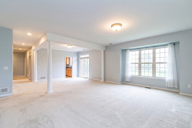 Building Photo - 6 Beaconsfield Ct