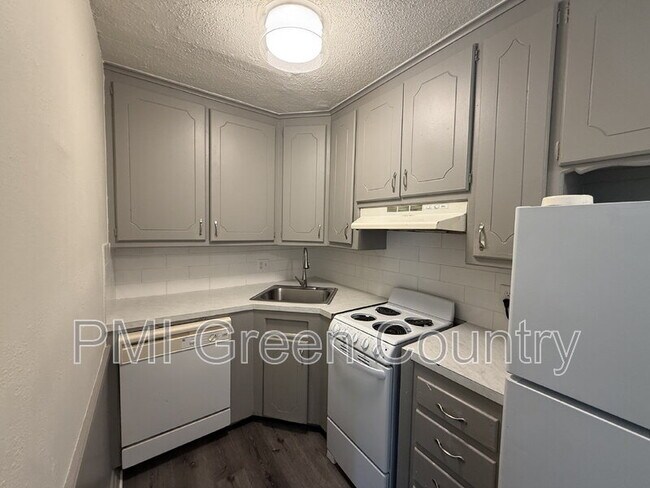 Foto del edificio - 2540 E 7th St