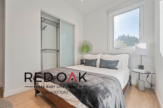 Foto del edificio - ~8 Weeks FREE~ Move-In Ready, Luxury Bache...