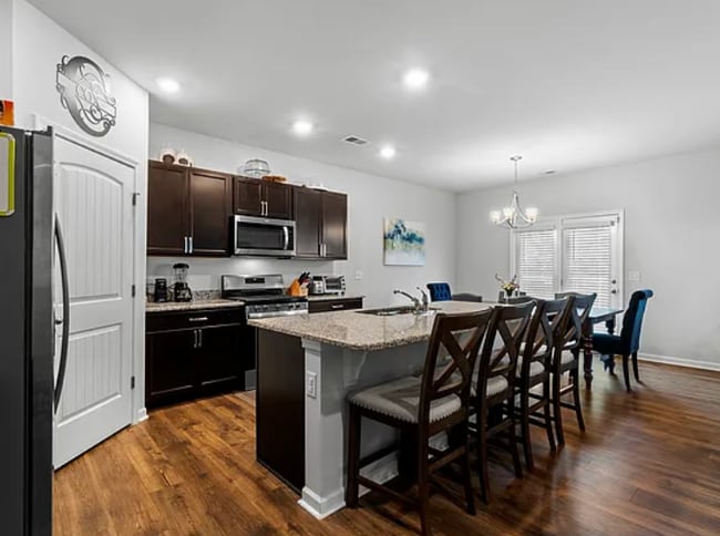 Building Photo - 5049 Hunters Village Dr