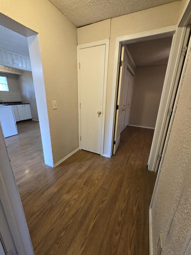 Foto del edificio - 548 S Edwards St