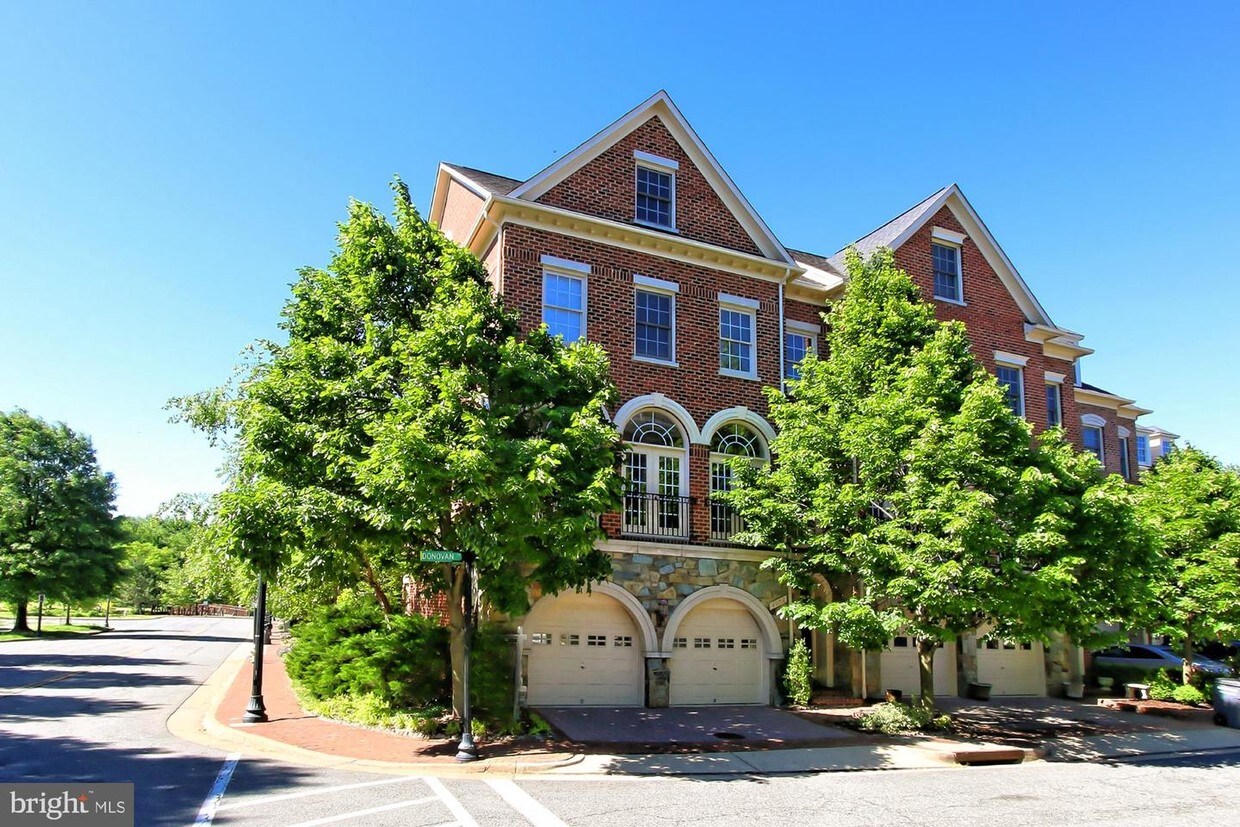 4902 Donovan Dr, Alexandria, VA 22304 Townhome Rentals in Alexandria