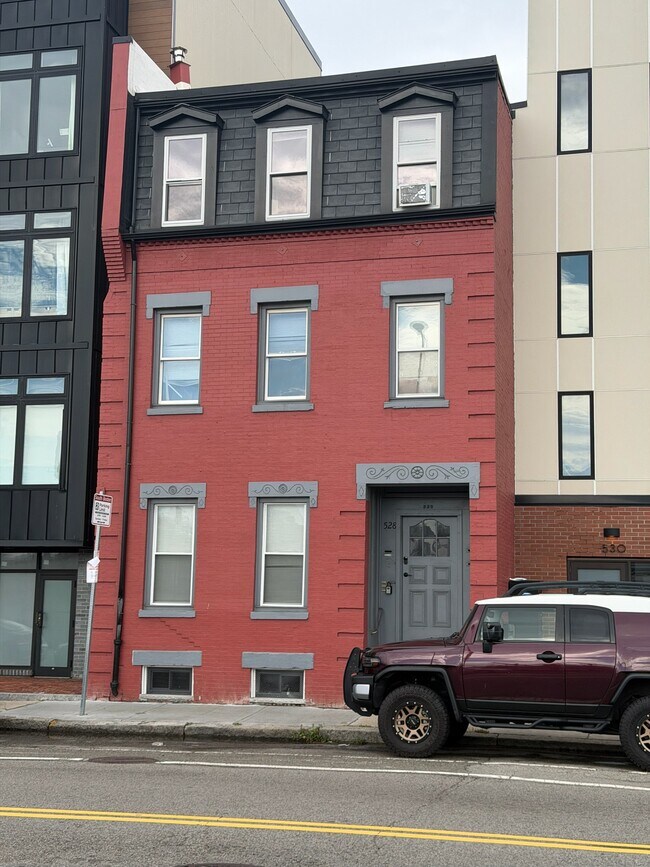 Building Photo - 528 Dorchester Ave