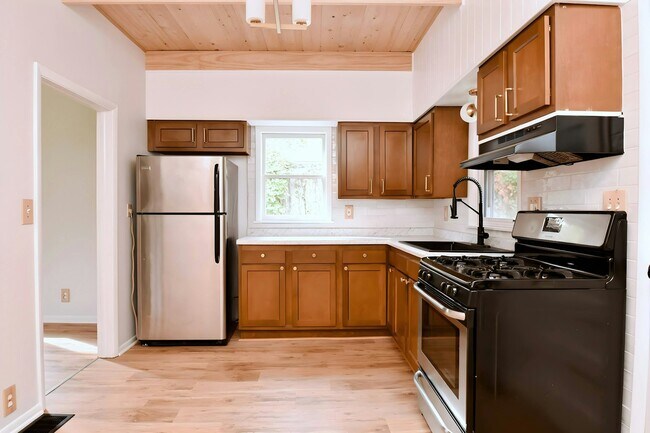 Foto del edificio - 1431 E Rouse Ave