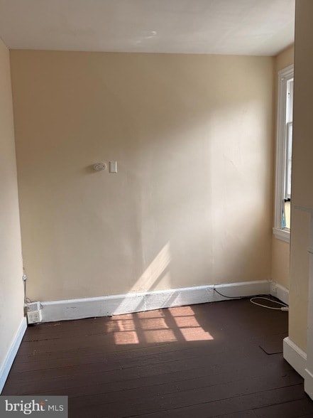 Building Photo - 105 W Broadway