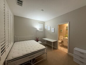 Building Photo - 244 Selby Lane