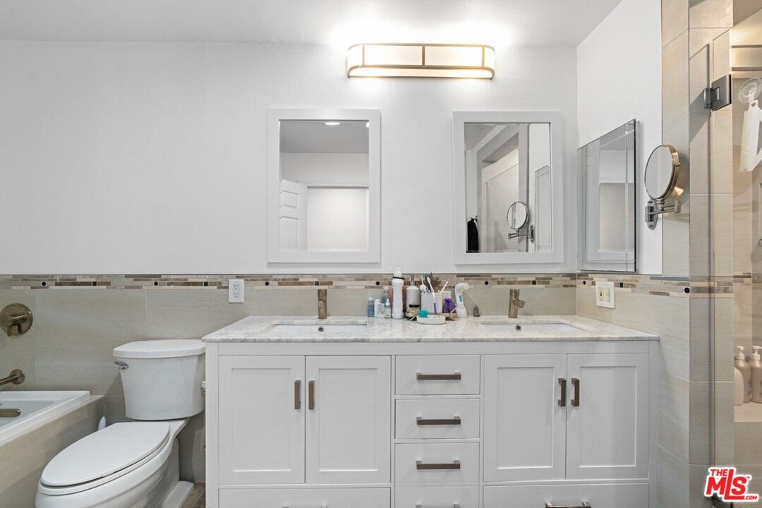 18 N Venice Blvd Unit B, Venice, CA 90291 Condo for Rent in Venice