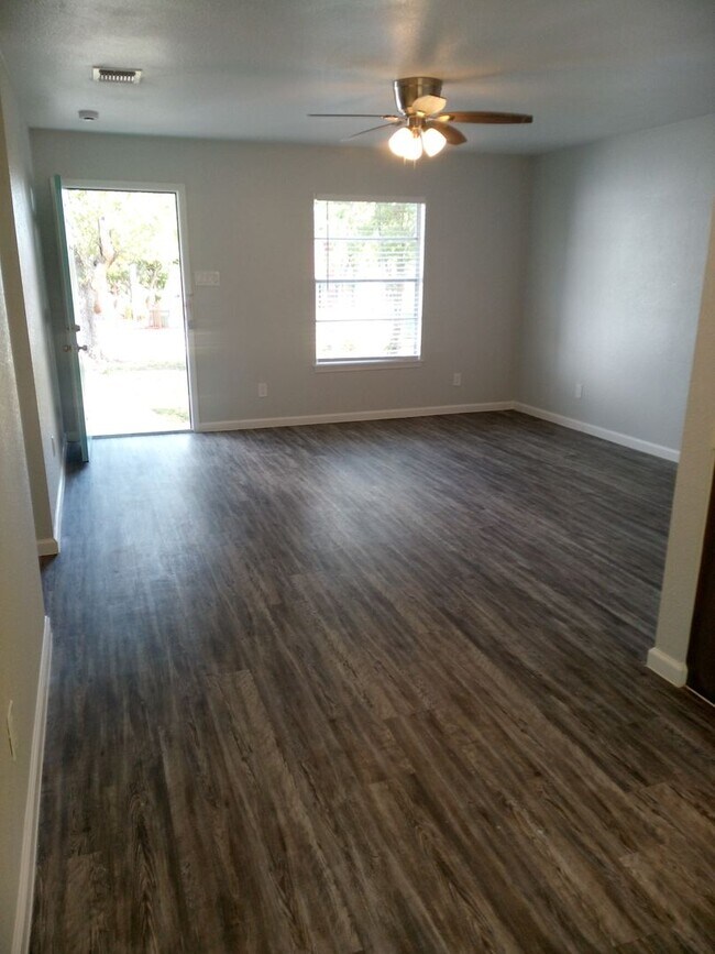 Foto del edificio - Modern 3-Bedroom in San Antonio’s Westside