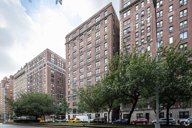 Building Photo - 1060 Park Ave