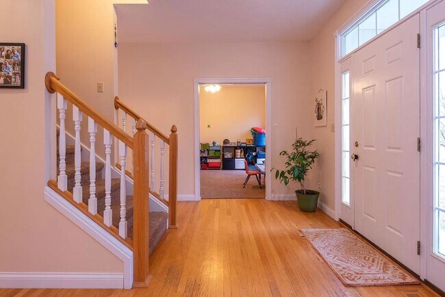 Foto del edificio - Bright, Spacious Home with Tons of Charm and Comfort