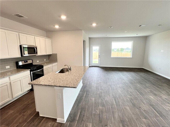 Building Photo - 105 Brody Ln