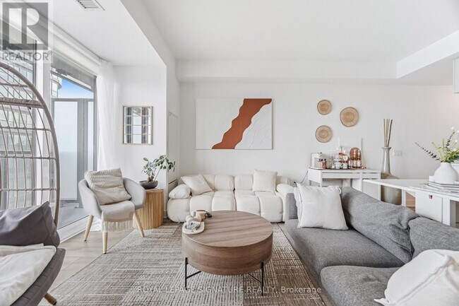 Building Photo - 575 Bloor St E