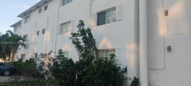 Building Photo - 13700 NE 6th Ave