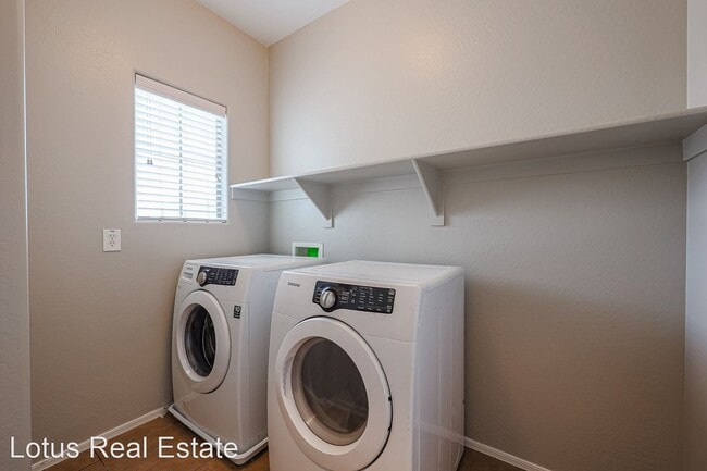 Building Photo - 4 br, 3.5 bath House - 5455 W Molly Ln.