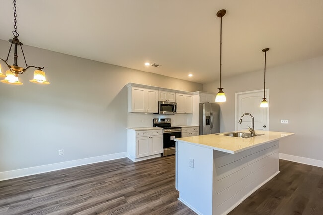 Building Photo - 16 Greyfield Dr