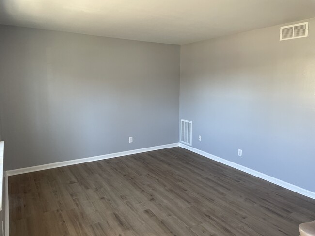 Living room - 1002 Willow Dr