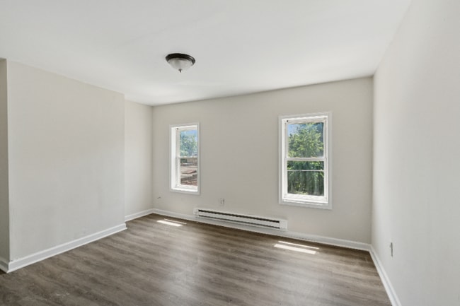Building Photo - 931 W York St