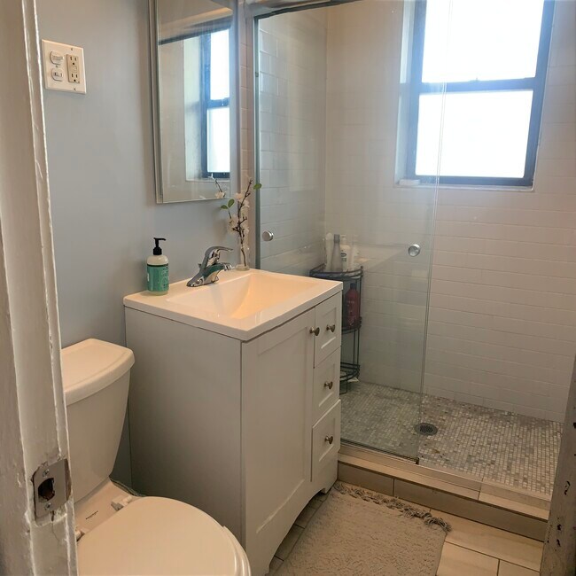 Foto del edificio - 6406 N Hermitage Ave