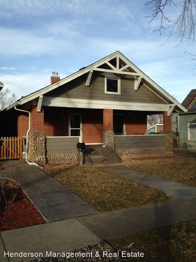 Foto del edificio - 1 br, 1 bath House - 404 E. Oak Street Unit B