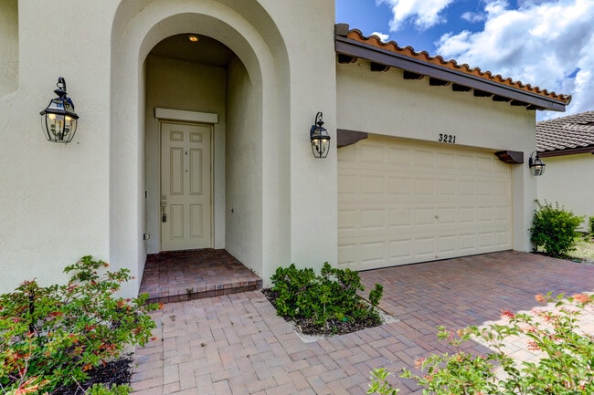 Building Photo - 3221 Dunning Dr