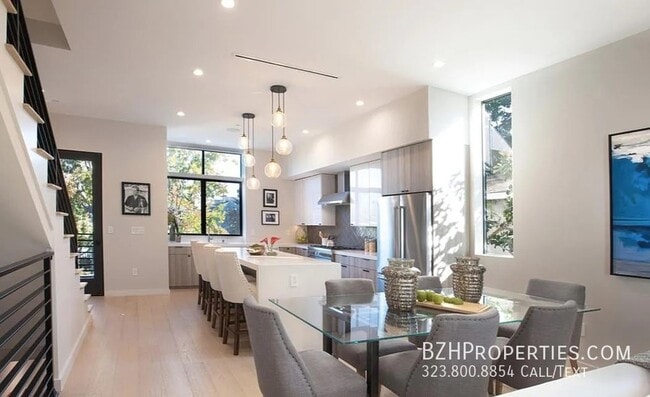 Foto del edificio - 4429 Tujunga Ave