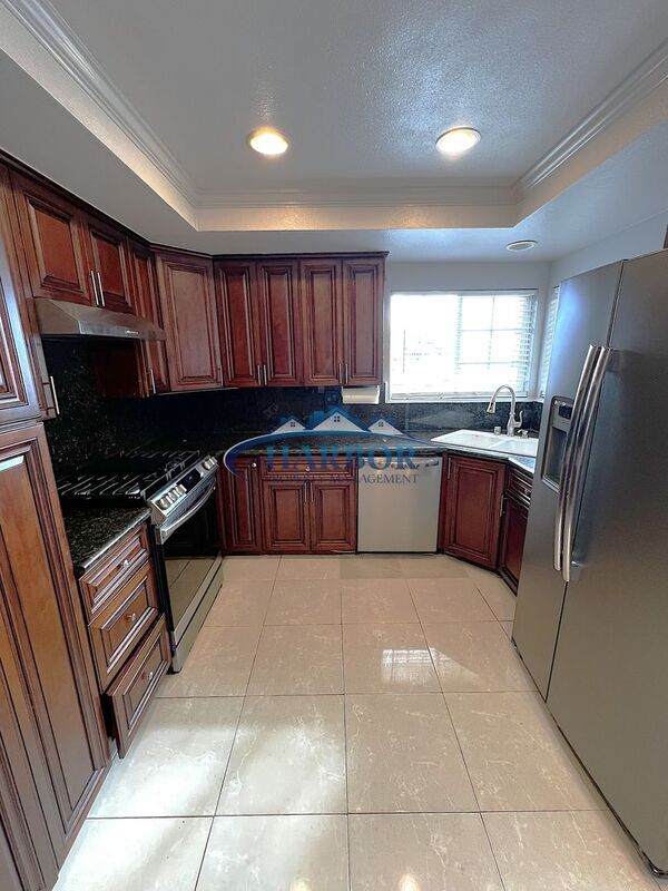 Foto del edificio - 4565 W 132nd St