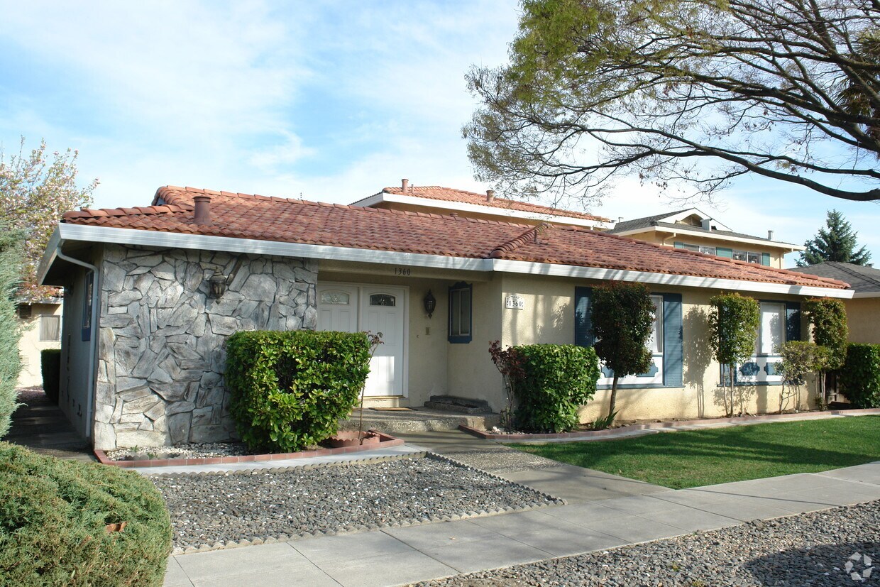 Primary Photo - 1360 Essex Way