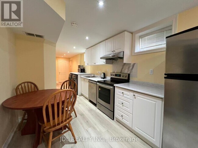 Building Photo - 23 Toporowski Ave