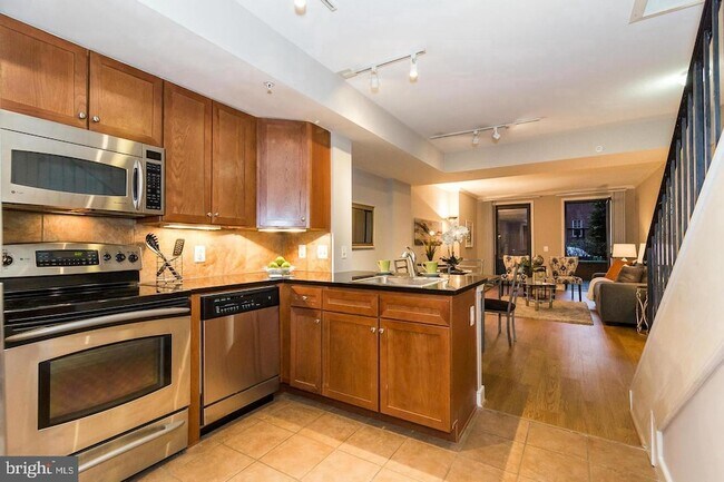 Foto del edificio - 616 E Street NW Unit 246
