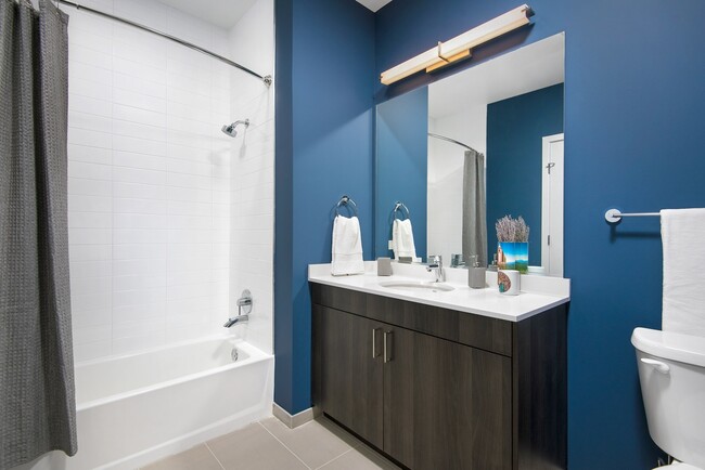 Building Photo - Luxury Penthouse in River West
