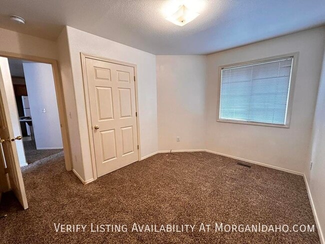 Building Photo - 1810 S Barlow Ln