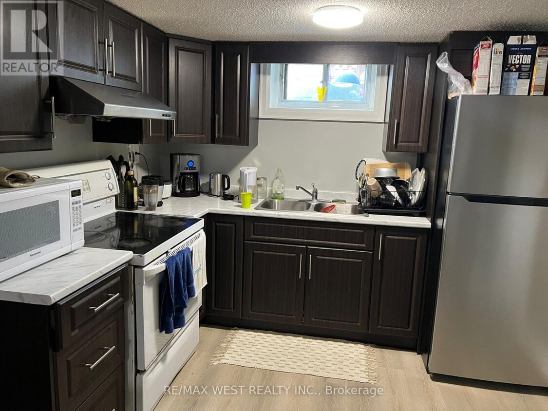 Building Photo - 54 James St