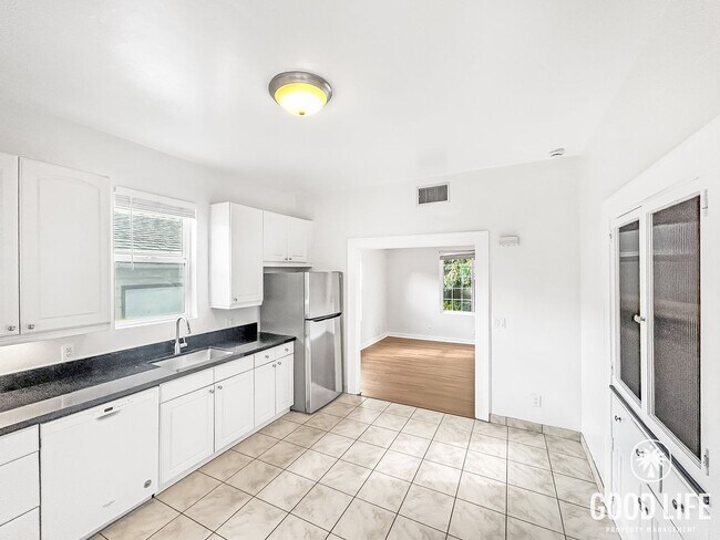 Foto del edificio - Beautiful 2B 1BA Unit in Hillcrest w/ AC and Private Yard!