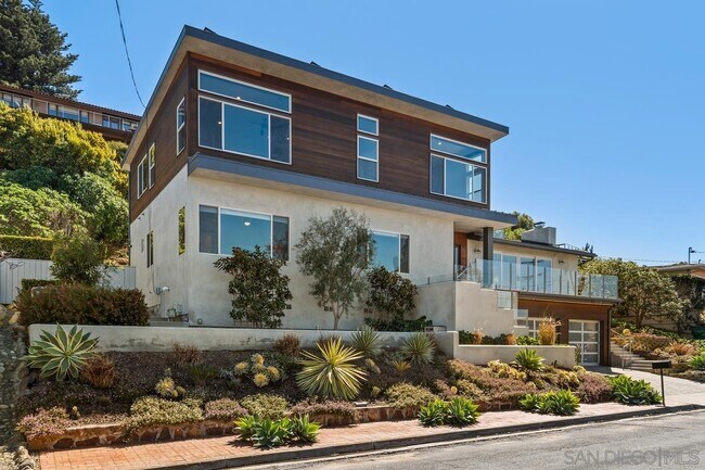 Building Photo - 923 Muirlands Vista Way