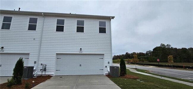 Building Photo - 1727 Prospect Wy