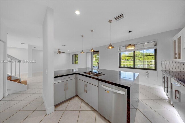 Foto del edificio - 1538 Tamarind Ct