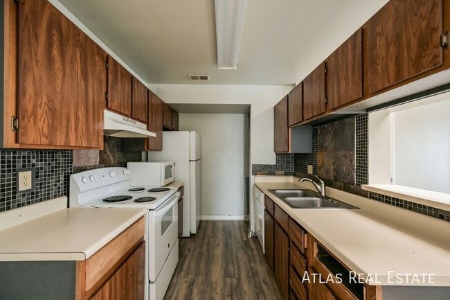 Building Photo - 862 S Uravan Ct