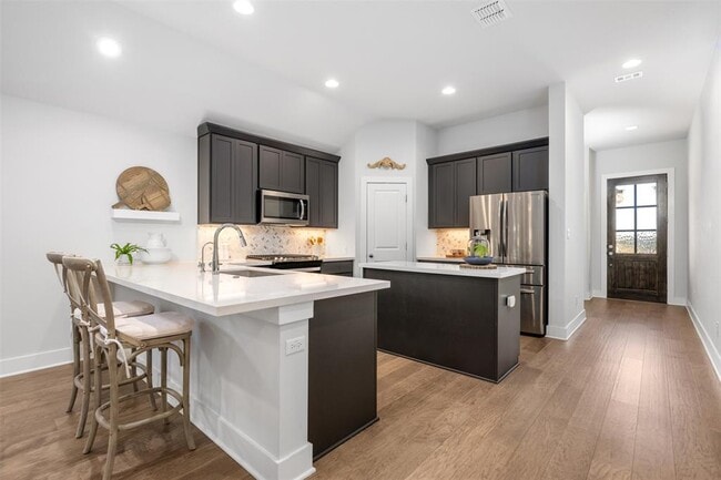 Building Photo - 418 Raleigh Dr