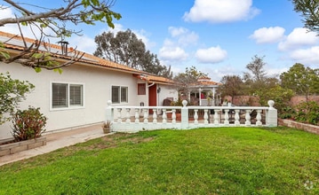 Building Photo - 1641 Loma Ln