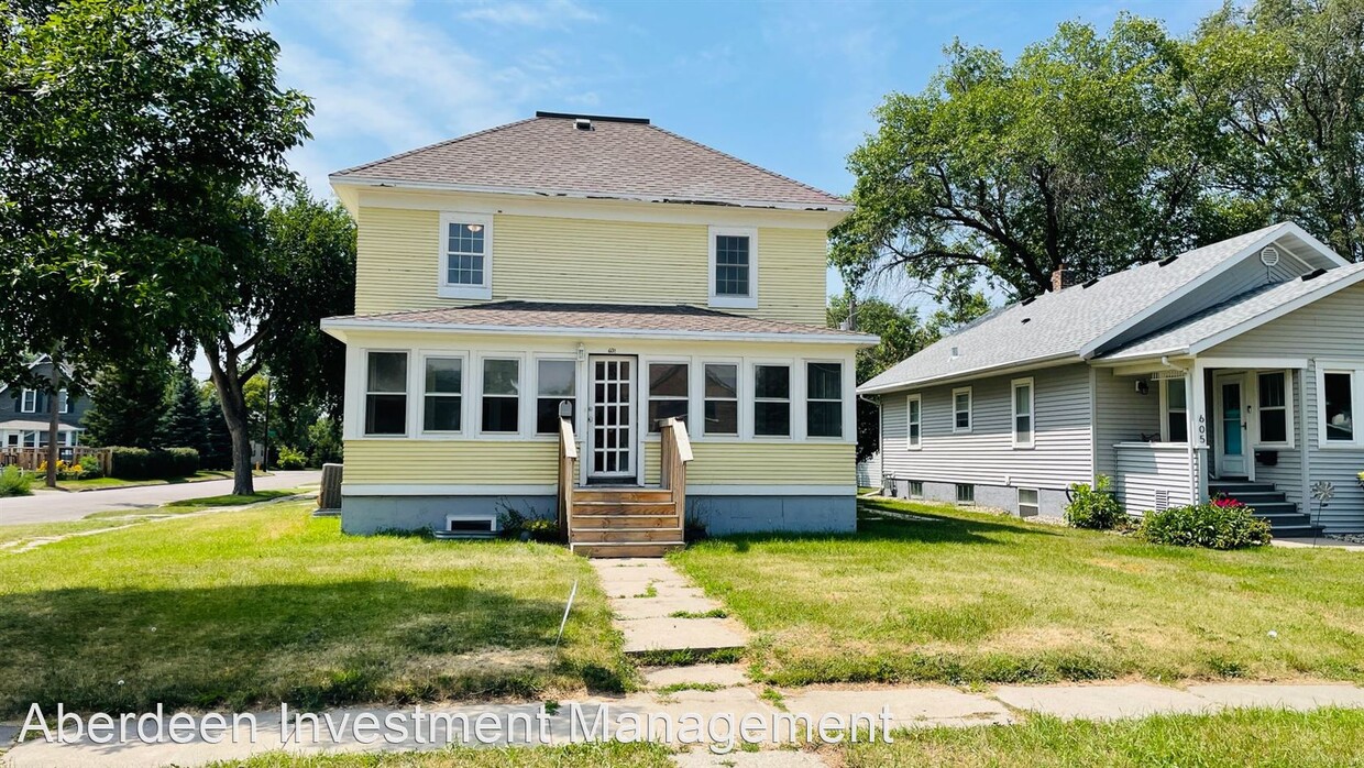 Primary Photo - 4 br, 2 bath House - 601 N. Main St.