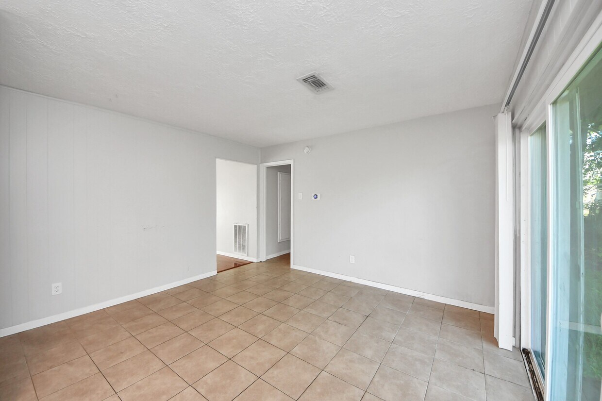 Foto principal - 12610 Chiswick Rd