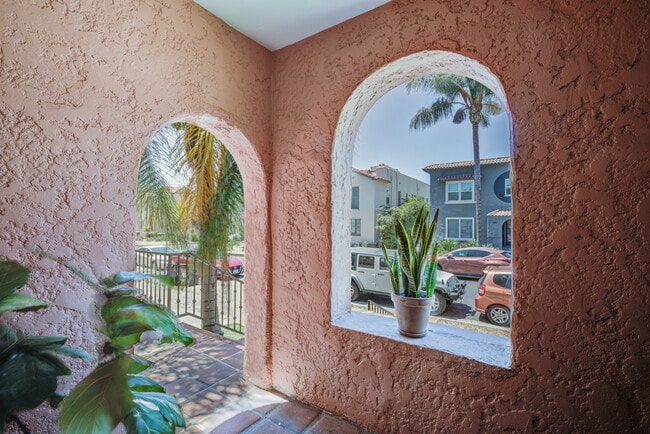 Building Photo - 412 N Curson Ave