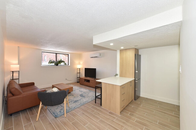 Photo du bâtiment - 160 Dowling Ave Toronto