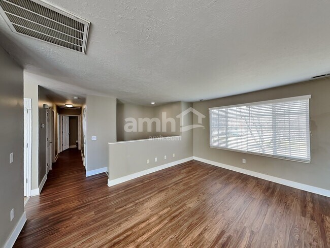 Foto del edificio - 1968 S 1550 W