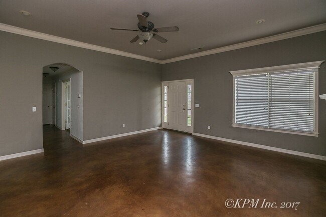 Building Photo - 4375 E Holiday Drive, Fayetteville, AR 72701