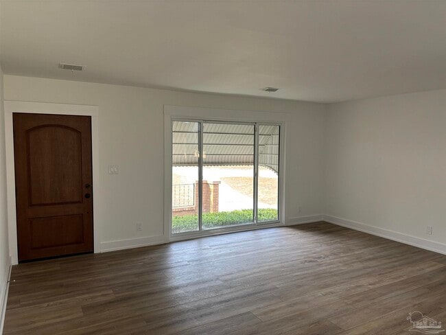 Building Photo - 3600 Forest Glen Dr