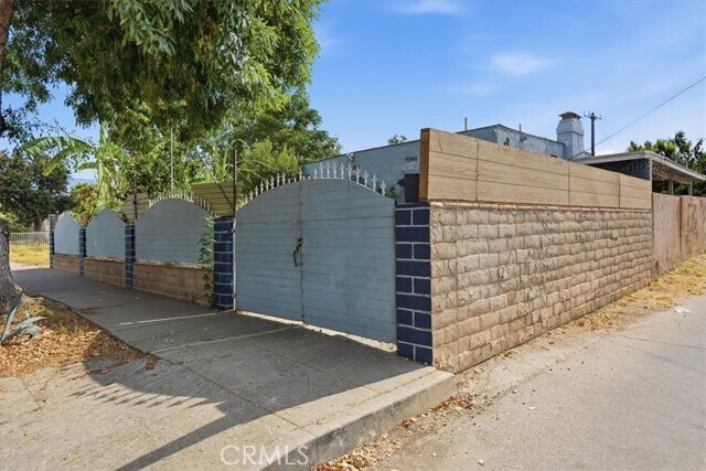 Building Photo - 1707 N Arrowhead Ave